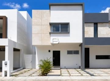 Casa · 120m² · 3 Recámaras · 2 Estacionamientos · Casa en Arbolada