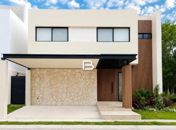 Casa · 240m² · 3 Recámaras · 2 Estacionamientos · Casa en Fraccionamiento Vía Cumbres