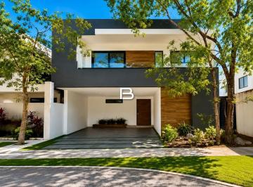 Casa · 200m² · 4 Recámaras · 2 Estacionamientos · Casa en Playa del Carmen