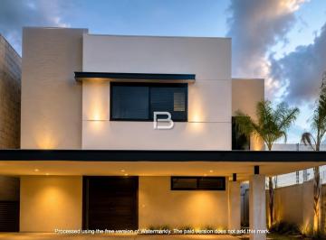 Casa · 320m² · 5 Recámaras · 3 Estacionamientos · Casa en Venta en Via Cumbres en Cancun