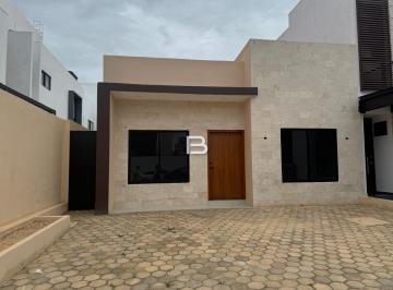 Casa · 100m² · 3 Recámaras · 2 Estacionamientos · Casa en Venta en Residencial Rio Cancun con Alberca Privada