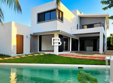Casa · 316m² · 3 Recámaras · 2 Estacionamientos · Casa en Lagos del Sol