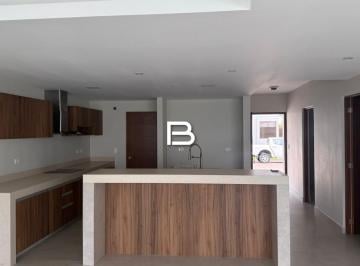 Casa · 326m² · 4 Recámaras · 2 Estacionamientos · Casa en Residencial Río