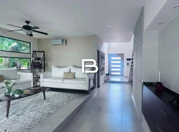 Casa · 301m² · 4 Recámaras · 2 Estacionamientos · Casa en Residencial Cumbres