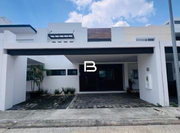 Casa · 160m² · 4 Recámaras · 3 Estacionamientos · Casa en Aqua Residencial