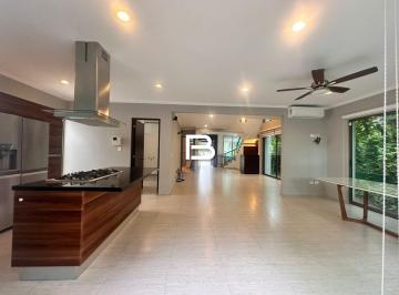 Casa · 300m² · 6 Recámaras · 3 Estacionamientos · Casa en Residencial Cumbres
