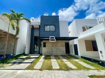Casa · 257m² · 2 Estacionamientos · Casa en Fraccionamiento vía Cumbres Residencial