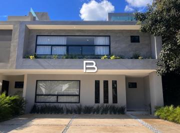 Casa · 140m² · 3 Recámaras · 2 Estacionamientos · Casa en Arbolada