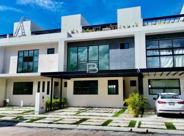 Casa · 132m² · 3 Recámaras · 2 Estacionamientos · Casa en Venta en Residencial Arbolada en Cancun