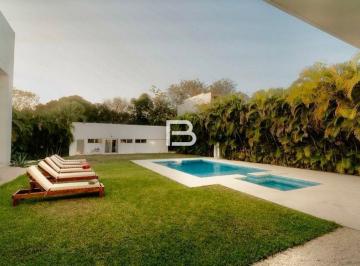 Casa · 1350m² · 6 Recámaras · 6 Estacionamientos · Akumal Casa en Venta