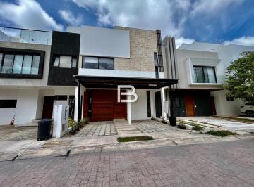 Casa · 110ha · 2 Recámaras · 2 Estacionamientos · Casa en Venta Residencial Arbolada