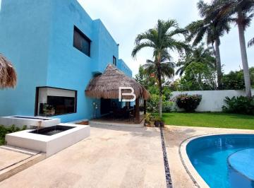 Casa · 821m² · 5 Recámaras · 5 Estacionamientos · Casa en Venta en Campestre Cancun