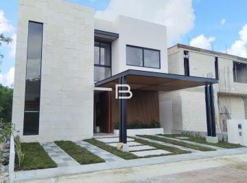 Casa · 240m² · 4 Recámaras · Casa en Venta Via Cumbres Cancun