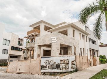 Casa · 265m² · 3 Recámaras · 4 Estacionamientos · Casa en Puerto Cancún