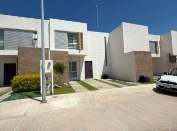 Casa en condominio de 3 habitaciones, San Luis Potosí · Casa en Privada con Doble Caseta y Amenidades en Pozos