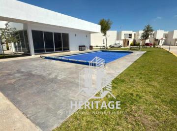 Casa en condominio de 3 habitaciones, San Luis Potosí · Casa en Privada con Doble Caseta y Amenidades en Pozos