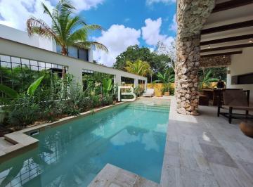 Casa · 490m² · 5 Recámaras · 3 Estacionamientos · Casa en Venta en Lagos del Sol