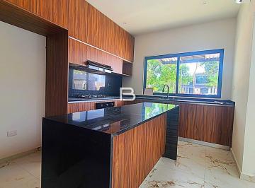 Casa · 219m² · 3 Recámaras · 2 Estacionamientos · En Venta Casa en Cancun Residencial Río