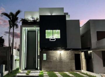 Casa · 228m² · 3 Recámaras · 3 Estacionamientos · Casa en Fraccionamiento Vía Cumbres