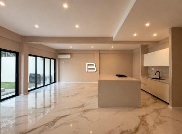Casa · 237m² · 5 Recámaras · 2 Estacionamientos · Casa en Fraccionamiento Vía Cumbres