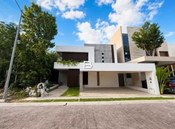 Casa · 256m² · 4 Recámaras · 2 Estacionamientos · Casa en Fraccionamiento Vía Cumbres