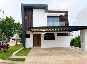 Casa · 168m² · 4 Recámaras · 2 Estacionamientos · Casa en Residencial Río
