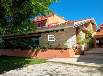 Casa · 333m² · 3 Recámaras · 2 Estacionamientos · Casa en Zona Hotelera