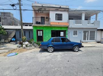 Casa · 110m² · 4 Recámaras · 1 Estacionamiento · Ecl Casa en Venta en Paseo de Santa Rosa Apodaca