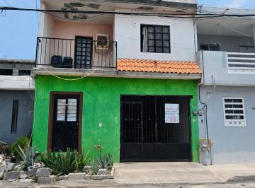 Casa · 130m² · 4 Recámaras · 1 Estacionamiento · Ecl Casa en Venta en Paseo de Santa Rosa Apodaca