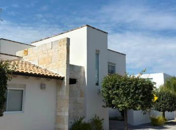 Casa de 3 habitaciones, León · Hermosa Casa en Residencial Punta del Este, Gran Superficie a Excelente Precio.