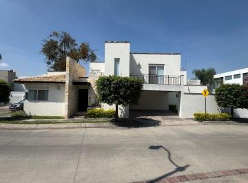 Casa de 3 habitaciones, León · Casa en Venta en Punta del Este | 215 m² Terreno | 250 m² Construcción