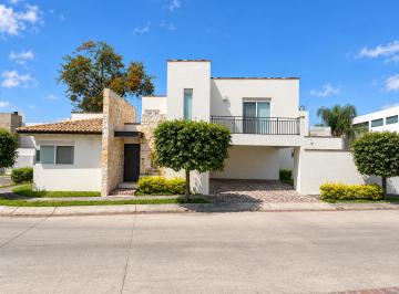 Casa de 3 habitaciones, León · Casa en Venta en Punta del Este | 215 m² Terreno | 250 m² Construcción
