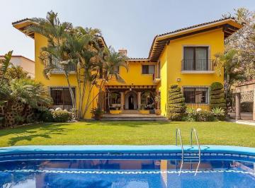 Casa · 1239m² · 6 Recámaras · 2 Estacionamientos · Residencia de Lujo en Venta con Alberca y 2 Bungalows Independientes, Palmira