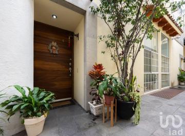 Casa · 180m² · 3 Recámaras · 2 Estacionamientos · Casa en Venta en La Colonia del Valle