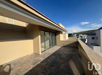 Casa · 380m² · 3 Recámaras · 2 Estacionamientos · Casa en Renta en Club de Golf La Loma en San Luis Potosi