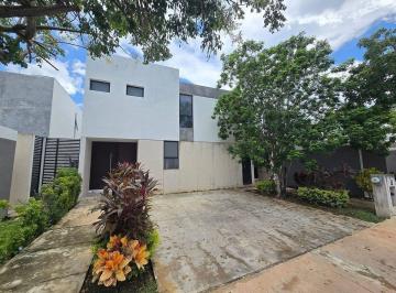 Casa · 389m² · 4 Recámaras · 2 Estacionamientos · Casa en Privada en Venta