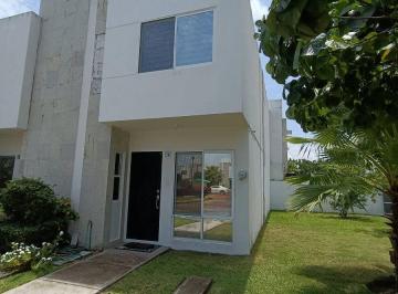Casa en condominio de 3 habitaciones, Veracruz · Renta Casa en Esquina Cerca de Ciudad Industrial, Empresas Nestle Constellation Brands