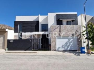 Casa · 225m² · 4 Recámaras · 2 Estacionamientos · Casa en Renta en Comercial Chapultepec, Ensenada Baja California.