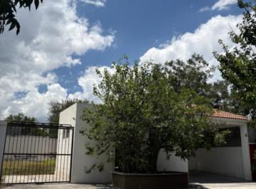 1 · Casa en Renta en Fraccionamiento, La Rosaleda, Saltillo - 3 Recámaras, Seguridad y Jardín