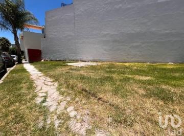 Terreno / Lote · 114m² · Terreno en Esquina de 114 m² en Venta en Fraccionamiento Lomas del Valle (24 Sur)