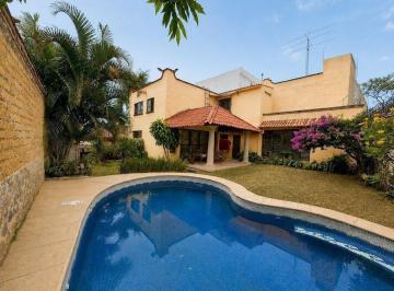 Casa · 332m² · 4 Recámaras · 2 Estacionamientos · Casa Sola en Renta en Fraccionamiento con Vigilancia, en Cantarranas, Cuernavaca Morelos.