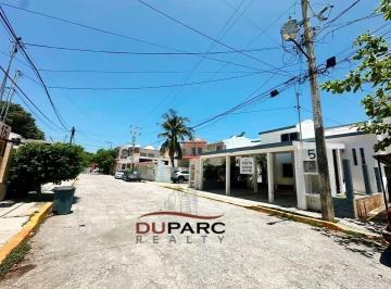 Casa de 3 habitaciones, Carmen · Casa en Venta 3 Rec. + Cuarto de Servicio. Privada Las Campanas