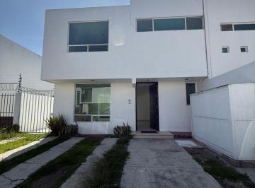 Casa de 3 habitaciones, San Pedro Cholula · Casa en Renta en La Carcaña