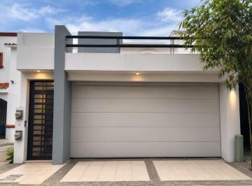 Casa · 107m² · 3 Recámaras · 2 Estacionamientos · Casa en Fraccionamiento Valle Alto