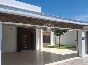 0cf1a616cb80d0fb6f79cdff5f139d18668c9724cf2c8934a0bb1aeb58fbca51 · Casa de 5 Habitaciones, con Paneles, en Residencial Albatros