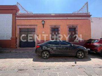 Casa · 320m² · 4 Recámaras · 1 Estacionamiento · Venta de Casona en El Centro Histórico de Querétaro