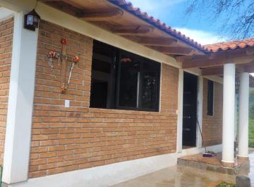 Casa de 2 habitaciones, Valle de Bravo · Renta de Casa Nueva en Acatitlan