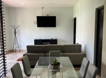 Casa · 215m² · 3 Recámaras · 2 Estacionamientos · Departamento Amueblado en Zona Centro