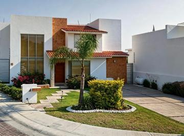 Casa de 4 habitaciones, Querétaro · Precio por Debajo del Mercado – Invierte Inteligente en Cumbres del Lago