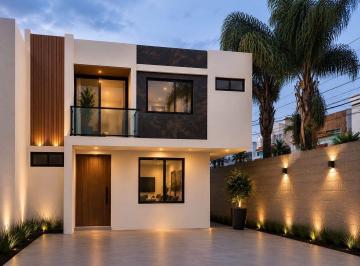 Casa · 200m² · 3 Recámaras · 2 Estacionamientos · Casa en Venta en Xilotzingo